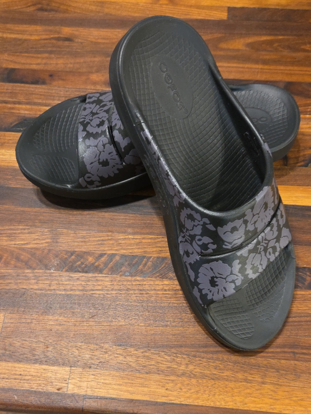 OOFOS Black Slide Sandals with Gray Floral Strap